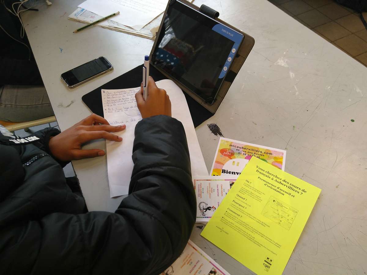 Writing the articles, here about the Maison des langues et des cultures in Aubervilliers