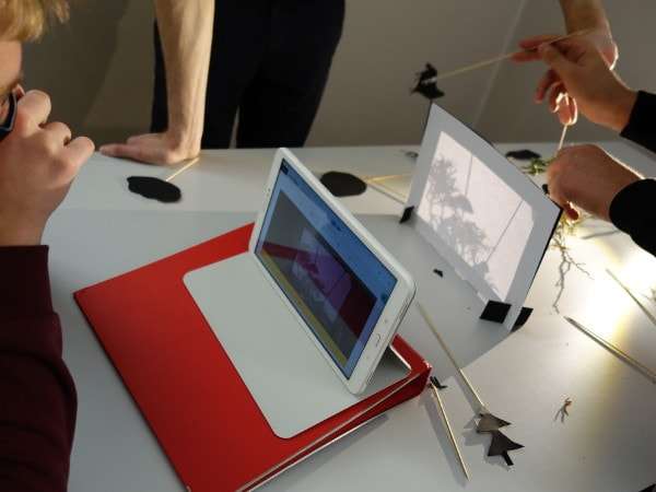 Shadow puppet station
