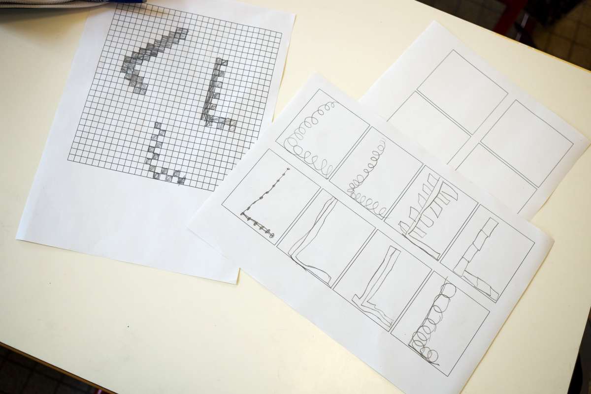 The grid and changes of scale make it possible to explore more expressive and personal variations.