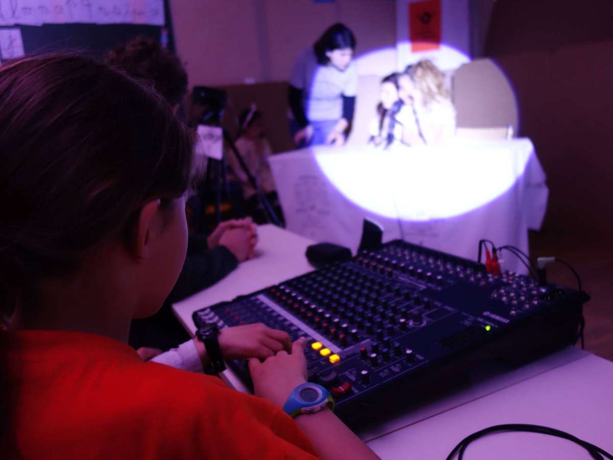 Sound control, dress rehearsal (Saint-Nazaire-le-D&eacute;sert)
