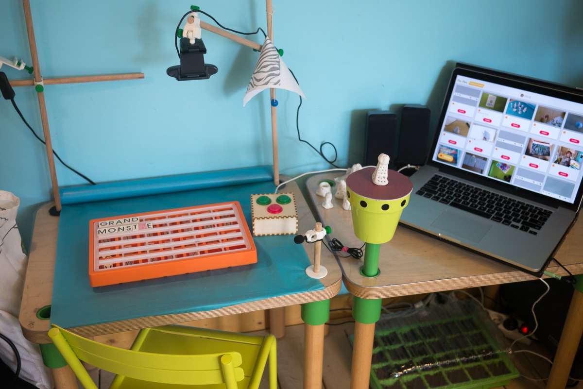 view of the reader and of the setup for identifying students.